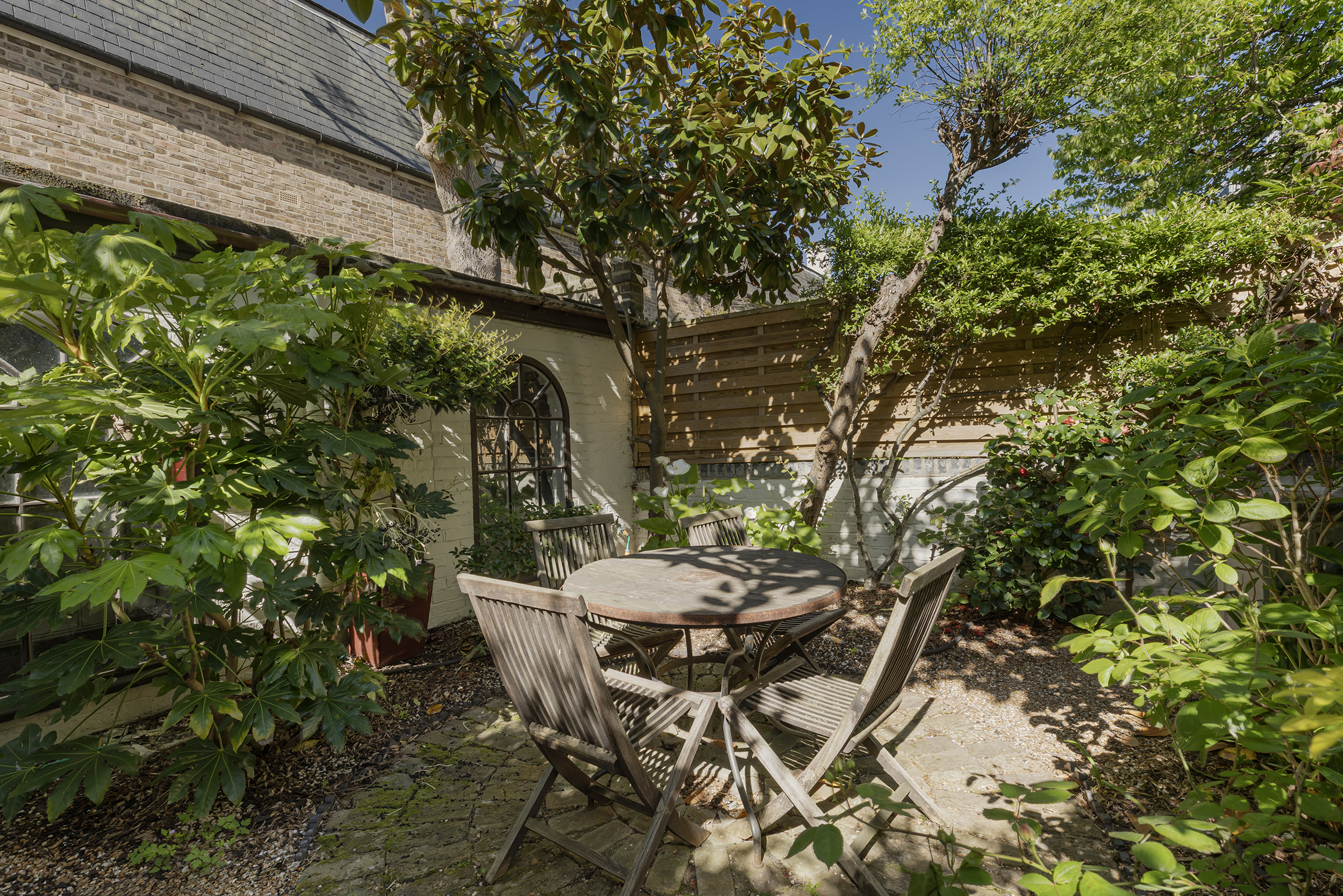  A Raised Ground Floor Apartment with a South-West Facing Garden and Garage - 物件實景
