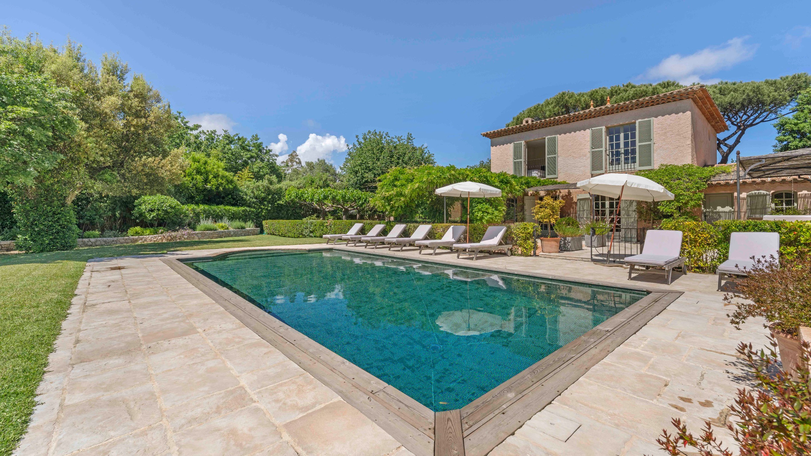  Provençal villa of 210 m² with swimming pool and landscaped garden near Pampelo… - 物件實景