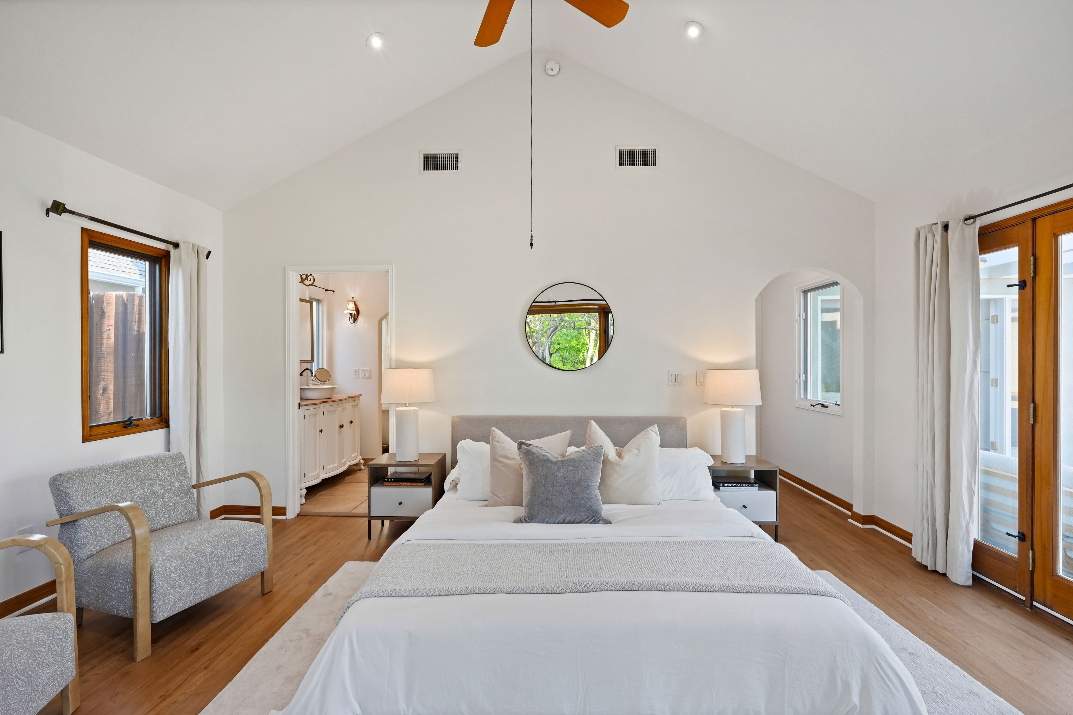  6506 Colbath Avenue - 物件實景