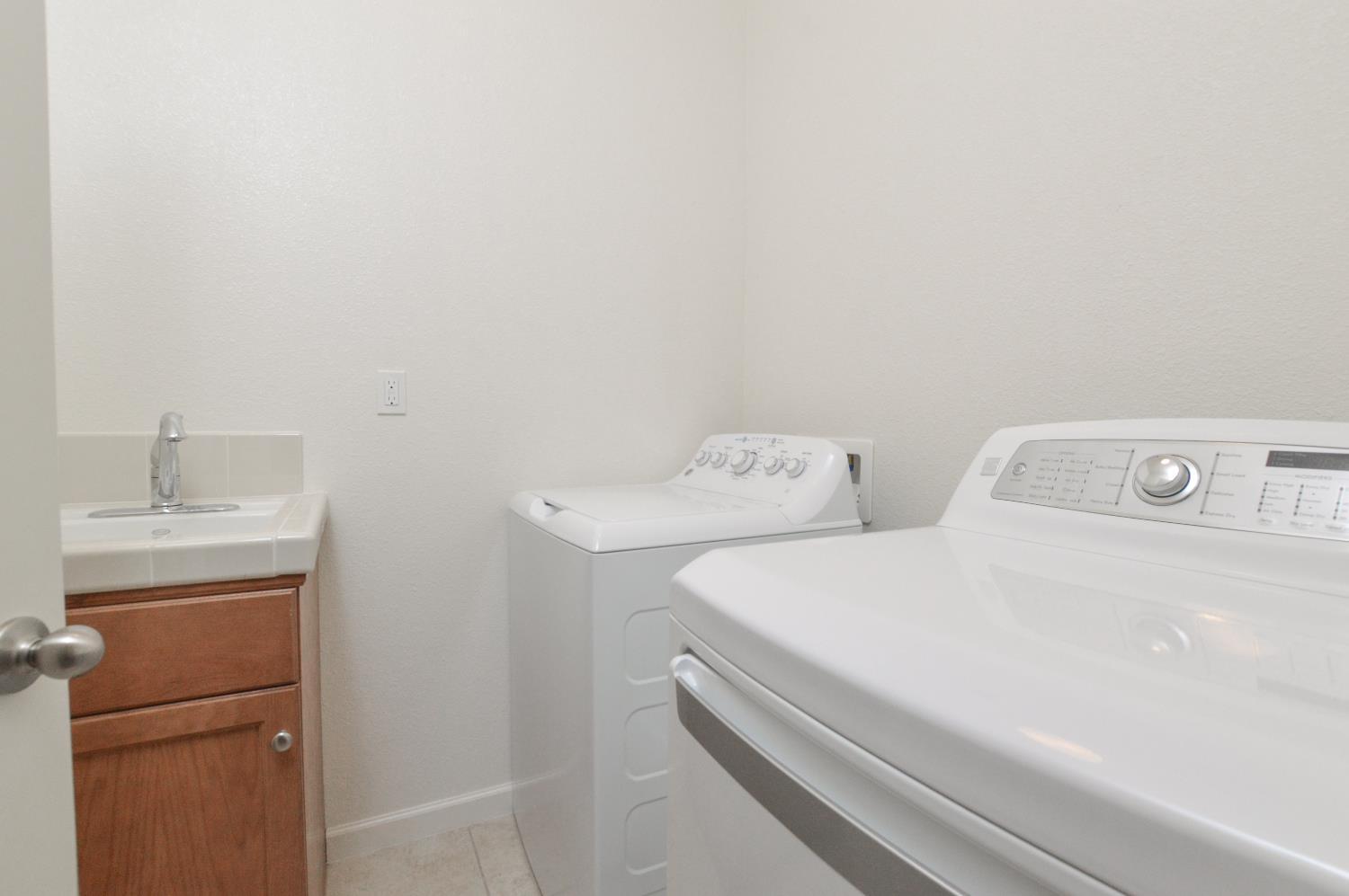 Clovis, California, 93619, United States, 4 Bedrooms Bedrooms, ,2 BathroomsBathrooms,Residential,For Sale,1873702