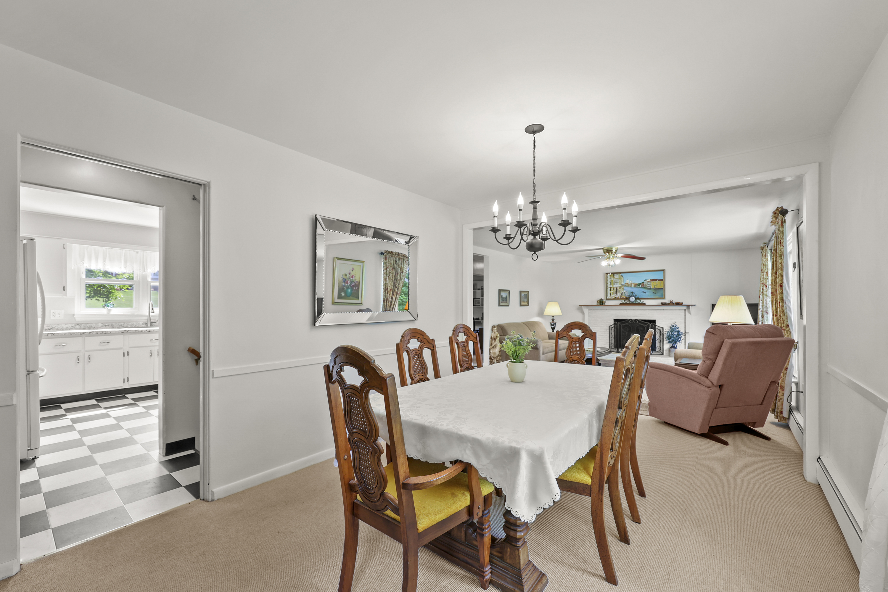  Immaculate 4 Bed Ranch with 3-Season Porch near Lake Onota - 物件實景