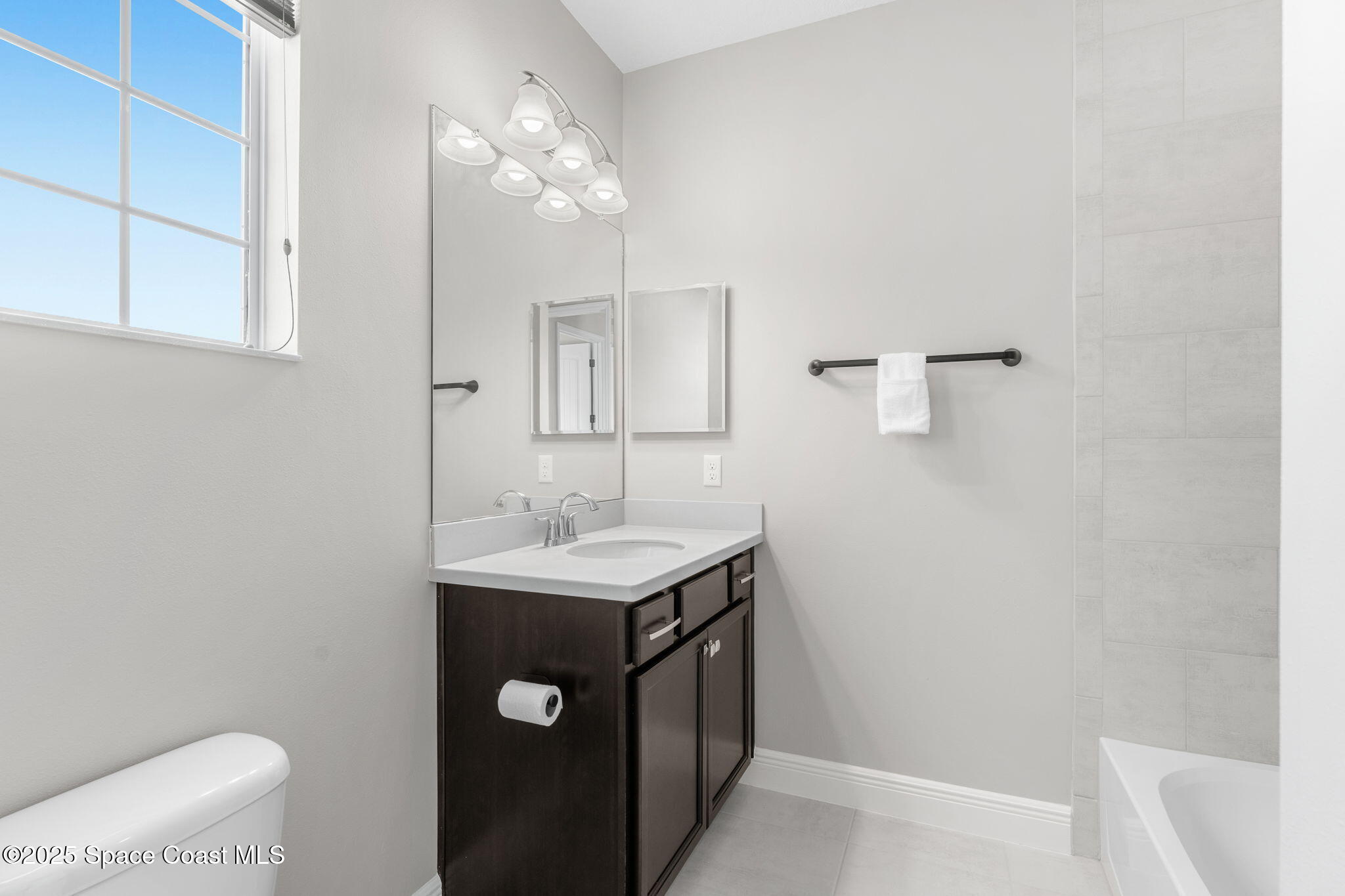 Melbourne, Florida, 32940, United States, 5 Bedrooms Bedrooms, ,6 BathroomsBathrooms,Residential,For Sale,2003365