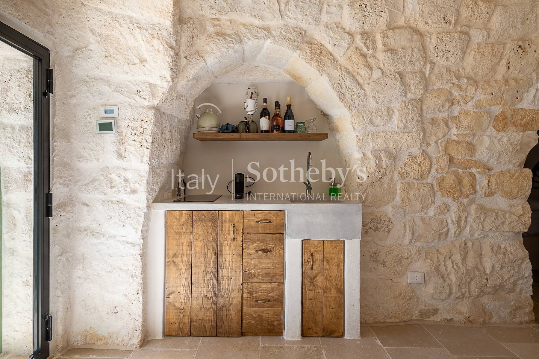  Exclusive estate among the olive trees in the Valle d