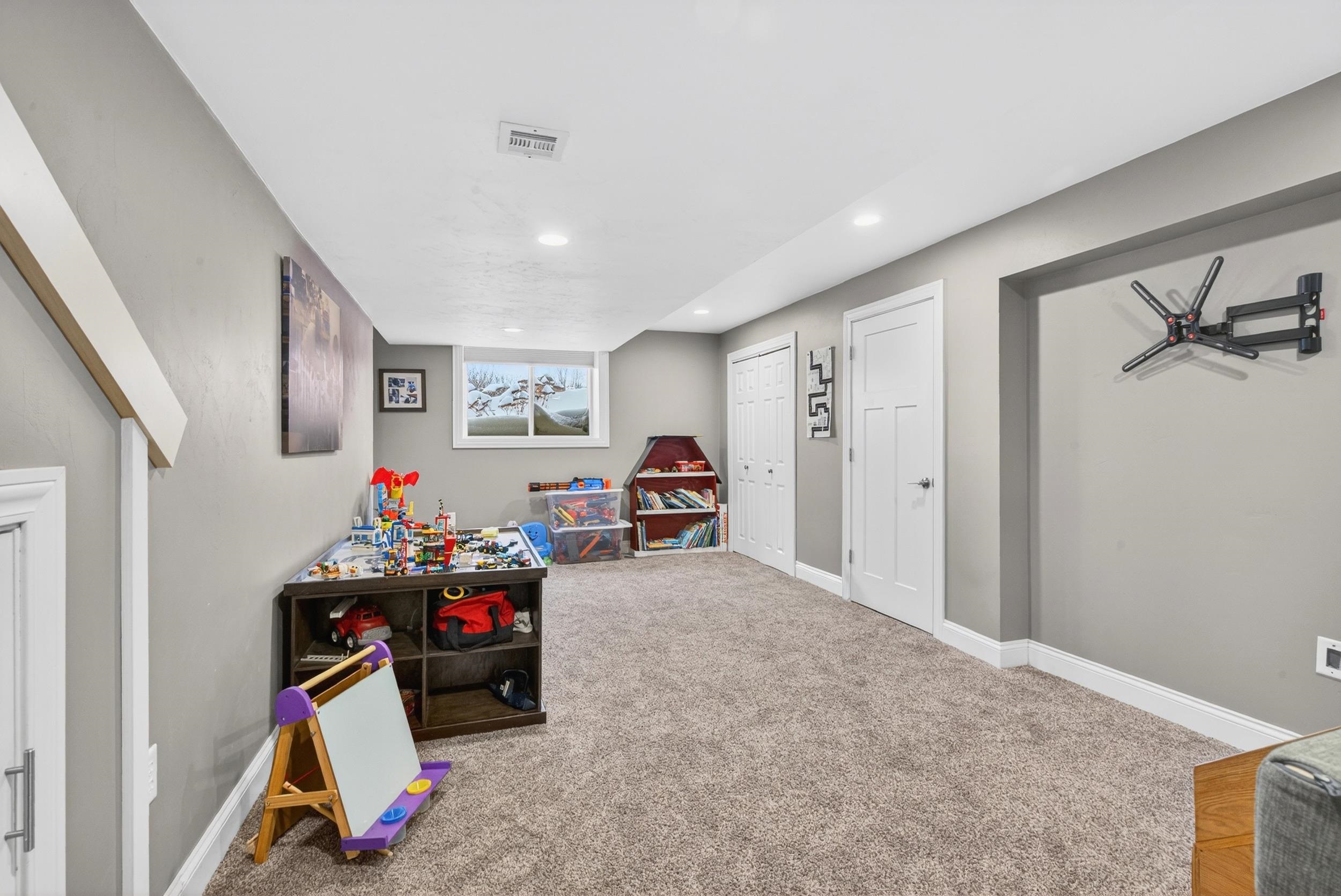 De Pere, Wisconsin, 54115-8472, United States, 4 Bedrooms Bedrooms, ,4 BathroomsBathrooms,Residential,For Sale,2005703