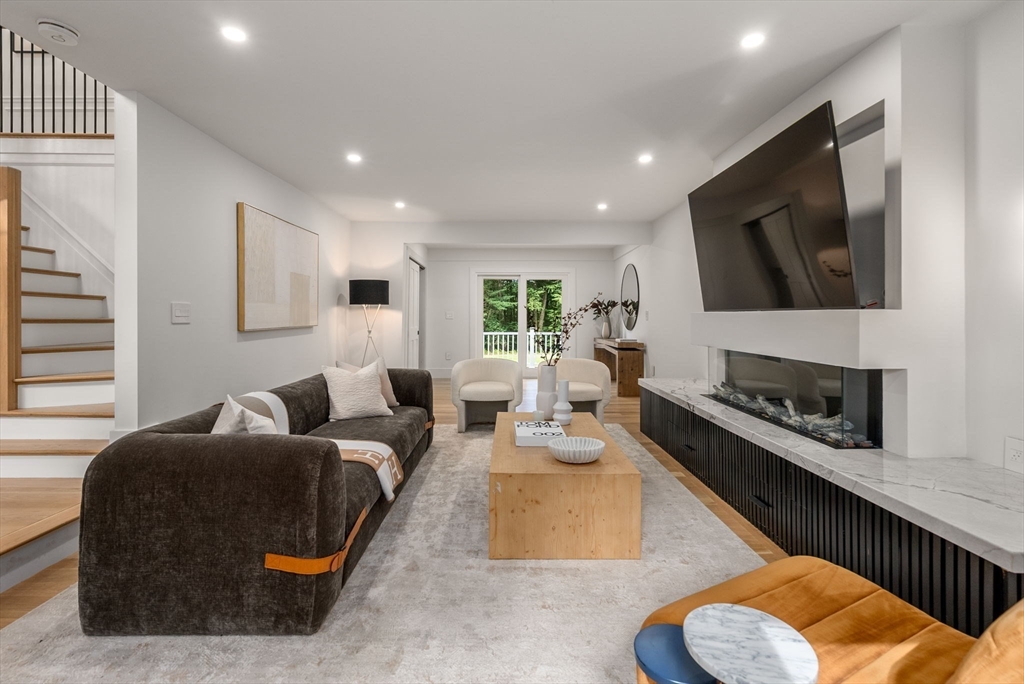 Hopkinton, Massachusetts, 01748, United States, 5 Bedrooms Bedrooms, ,4 BathroomsBathrooms,Residential,For Sale,1947956