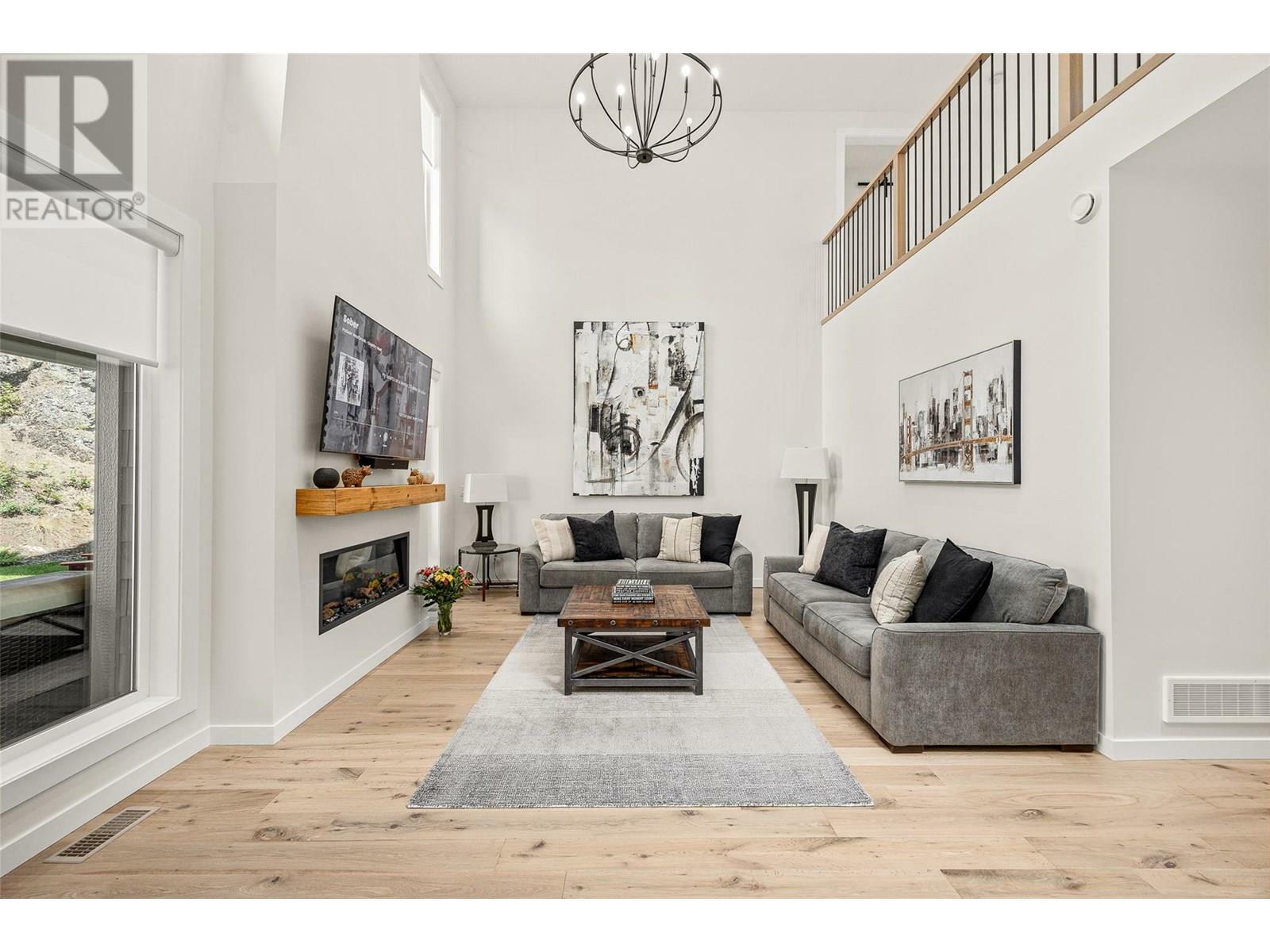 KELOWNA, British Columbia, V1V 0C9, CA, 5 Bedrooms Bedrooms, ,4 BathroomsBathrooms,Residential,For Sale,1875451