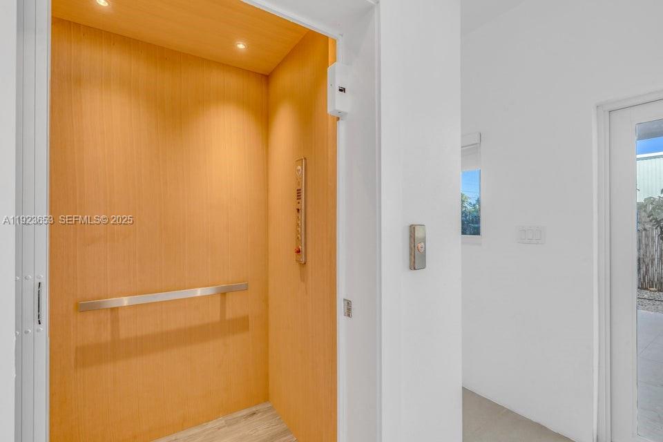 Key Largo, Florida, 33037, United States, 5 Bedrooms Bedrooms, ,3 BathroomsBathrooms,Residential,For Sale,2002061