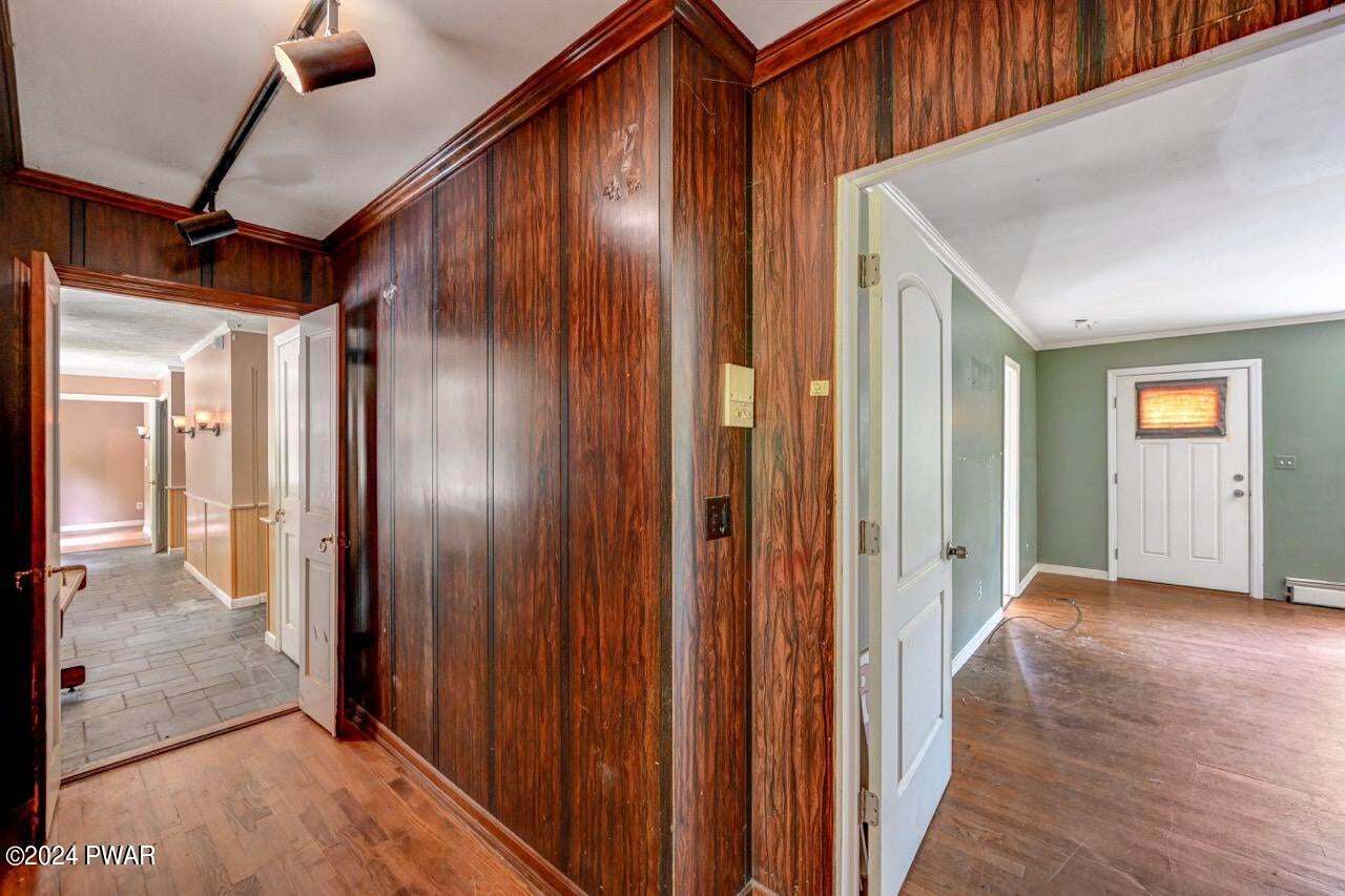 Hawley, Pennsylvania, 18428, United States, 5 Bedrooms Bedrooms, ,4 BathroomsBathrooms,Residential,For Sale,1979290