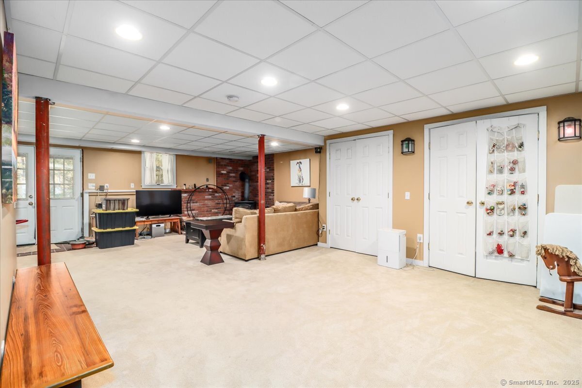 New Milford, Connecticut, 06776, United States, 3 Bedrooms Bedrooms, ,3 BathroomsBathrooms,Residential,For Sale,1971599