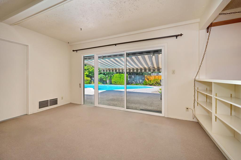 Roseville, California, 95678, United States, 3 Bedrooms Bedrooms, ,2 BathroomsBathrooms,Residential,For Sale,1940546