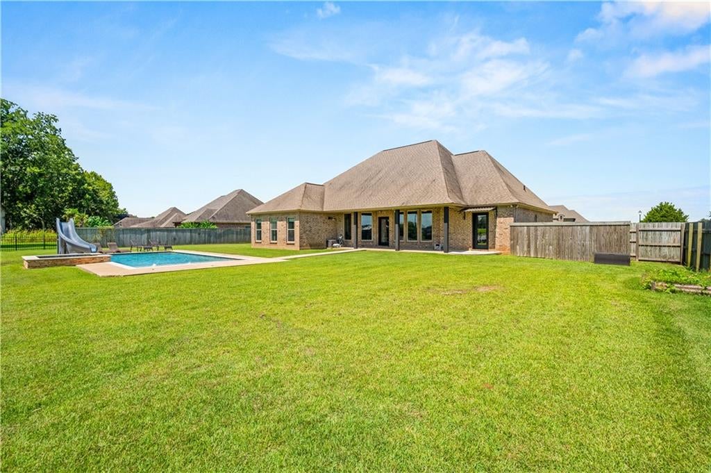 Natchitoches, Louisiana, 71457, United States, 4 Bedrooms Bedrooms, ,3 BathroomsBathrooms,Residential,For Sale,1974090