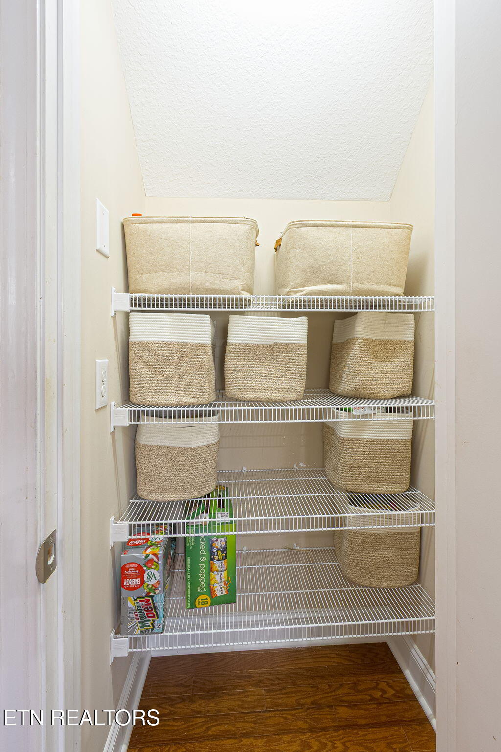 Knoxville, Tennessee, 37938, United States, 4 Bedrooms Bedrooms, ,3 BathroomsBathrooms,Residential,For Sale,2005967