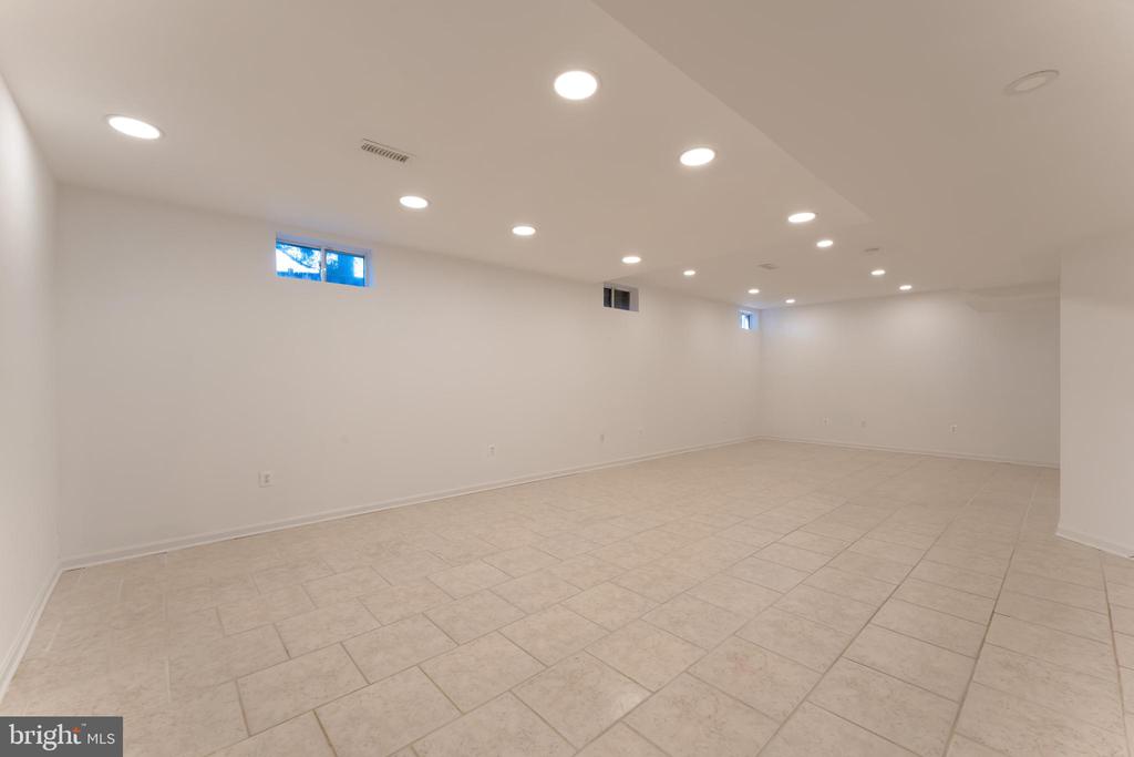 Lorton, Virginia, 22079, United States, 5 Bedrooms Bedrooms, ,4 BathroomsBathrooms,Residential,For Sale,2001485