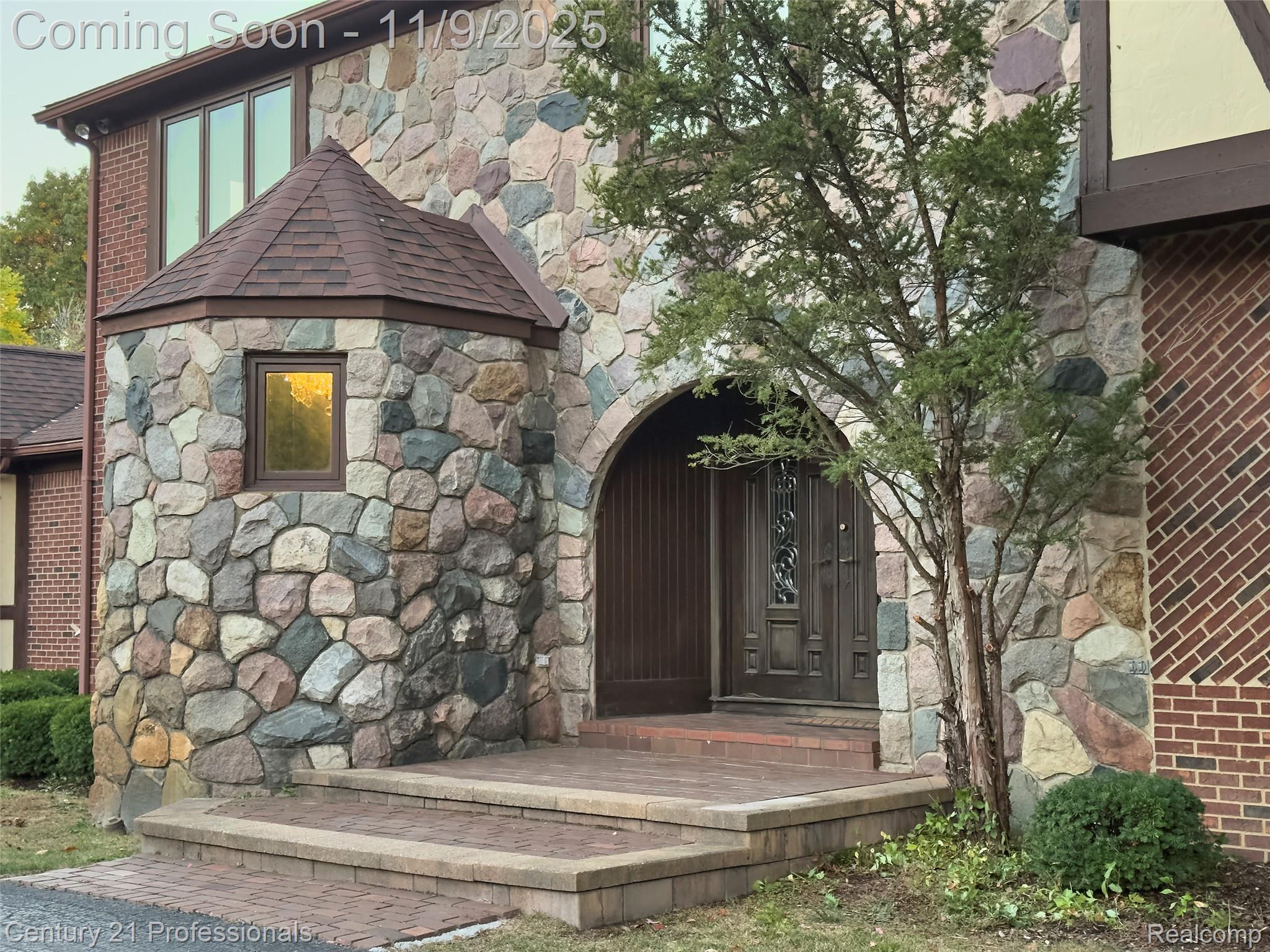 Rochester, Michigan, 48306, United States, 5 Bedrooms Bedrooms, ,6 BathroomsBathrooms,Residential,For Sale,1987117