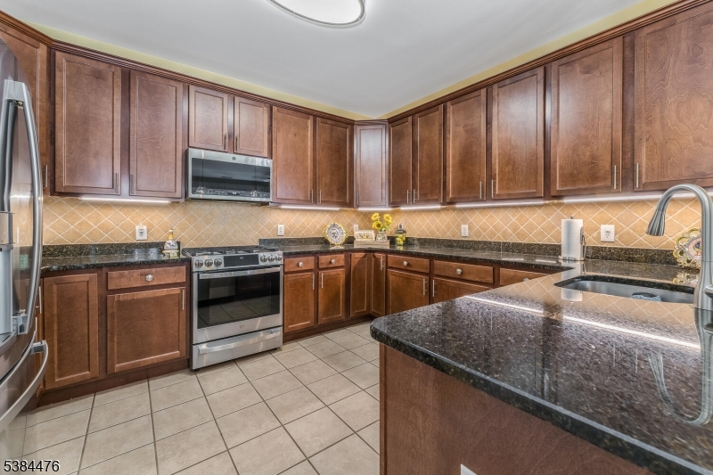 Franklin Twp., New Jersey, 08873, United States, 2 Bedrooms Bedrooms, ,2 BathroomsBathrooms,Residential,For Sale,1950649