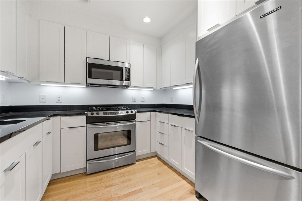 Boston, Massachusetts, 02110, United States, 2 Bedrooms Bedrooms, ,2 BathroomsBathrooms,Residential,For Sale,2048727