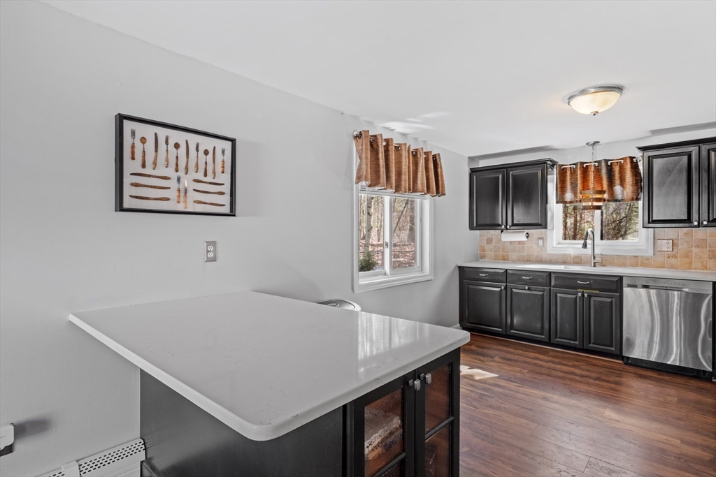 Derry, New Hampshire, 03038, United States, 3 Bedrooms Bedrooms, ,3 BathroomsBathrooms,Residential,For Sale,1928309