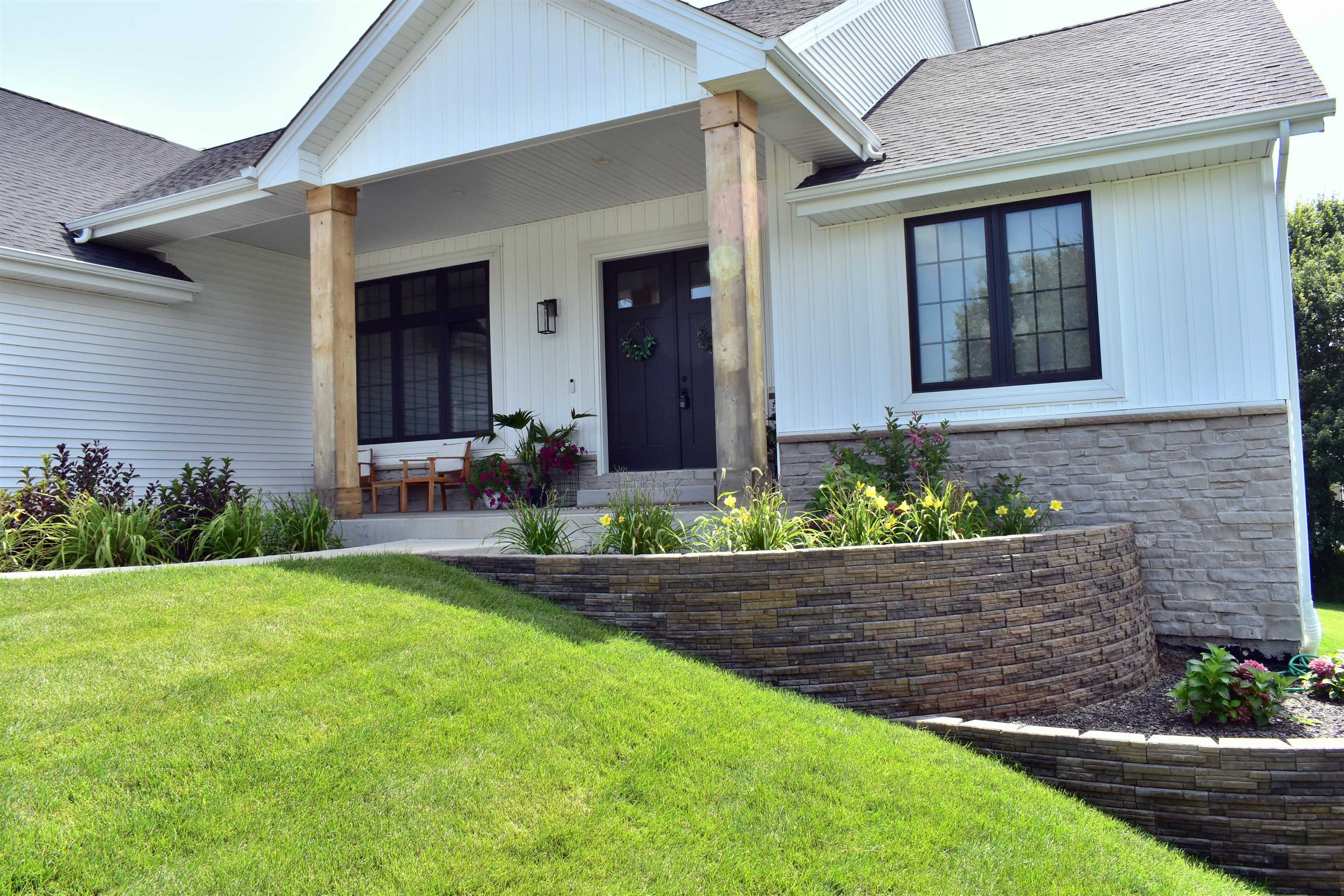 Rockton, Illinois, 61072, United States, 3 Bedrooms Bedrooms, ,3 BathroomsBathrooms,Residential,For Sale,1983692