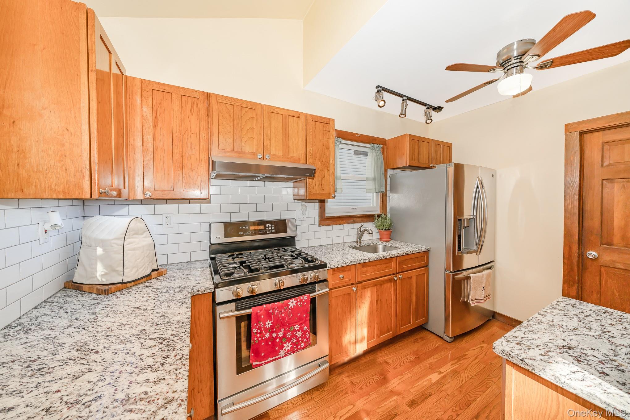 Mineola, New York, 11501, United States, 4 Bedrooms Bedrooms, ,2 BathroomsBathrooms,Residential,For Sale,2005697