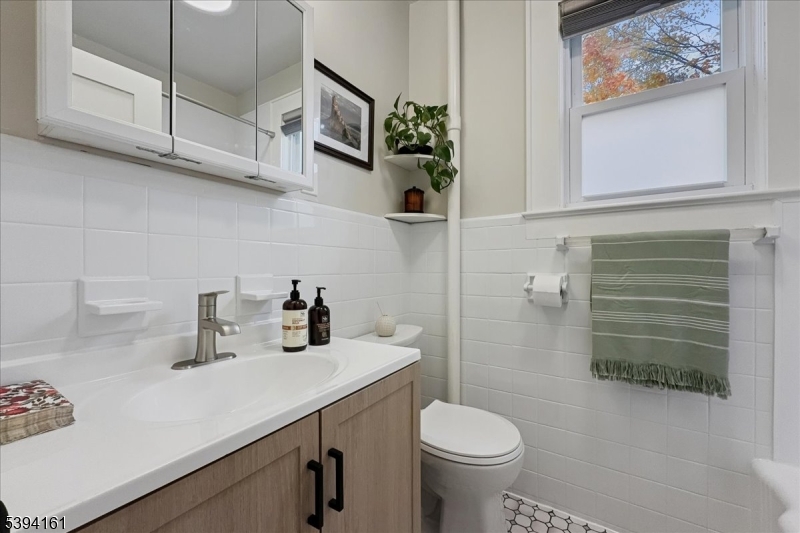 Roxbury Twp., New Jersey, 07876, United States, 3 Bedrooms Bedrooms, ,2 BathroomsBathrooms,Residential,For Sale,1987985