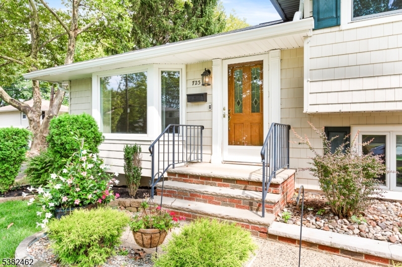 Rahway City, New Jersey, 07065, United States, 3 Bedrooms Bedrooms, ,3 BathroomsBathrooms,Residential,For Sale,1996239