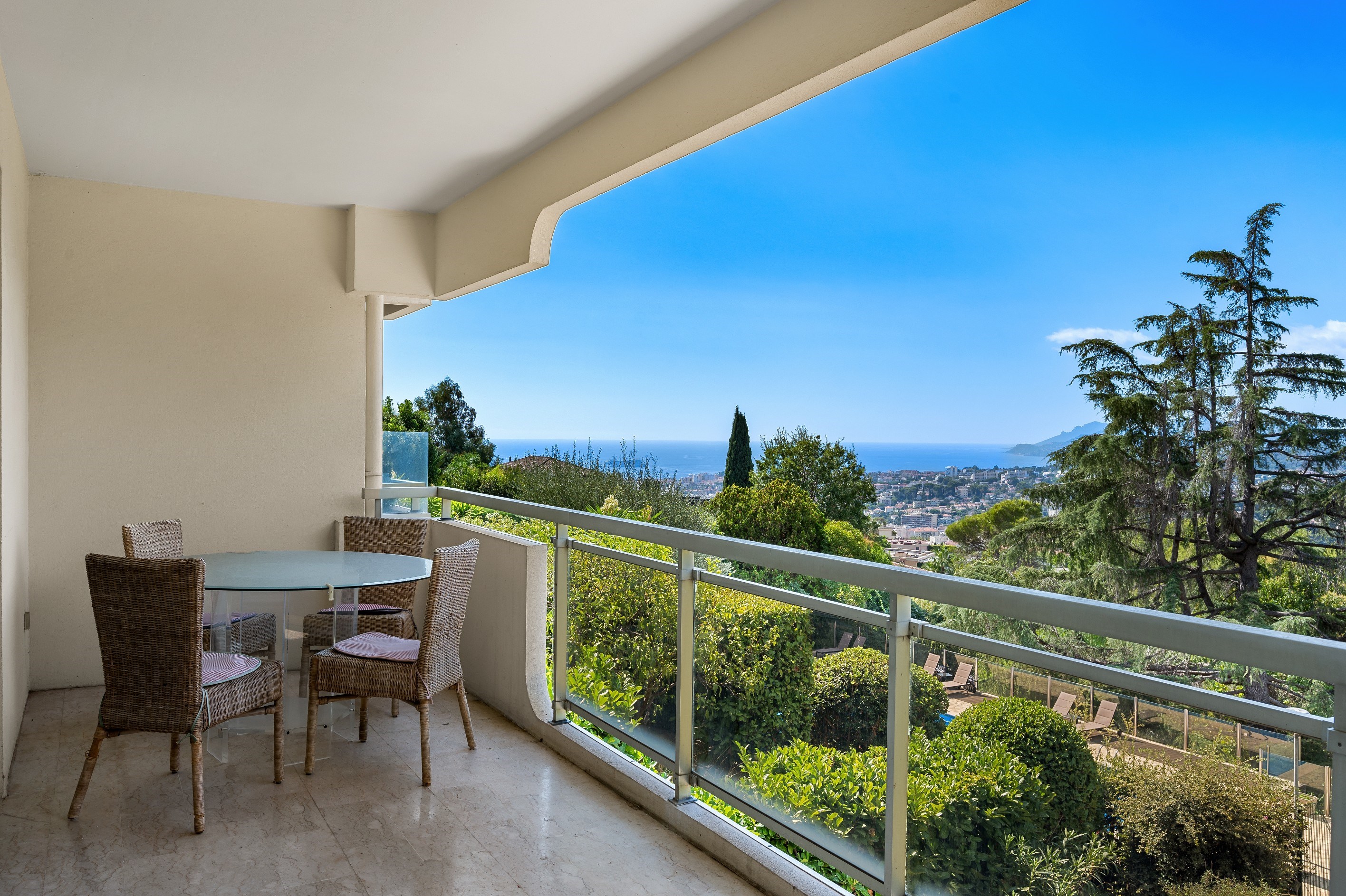  LE CANNET RESIDENTIEL-ELEGANT TWO BEDROOM APARTMENT TO RENOVATE WITH SEA AND ES… - 物件實景