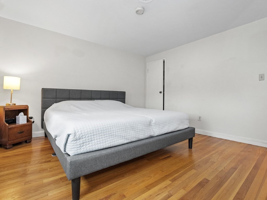 Waltham, Massachusetts, 02452, United States, 2 Bedrooms Bedrooms, ,2 BathroomsBathrooms,Residential,For Sale,1902655