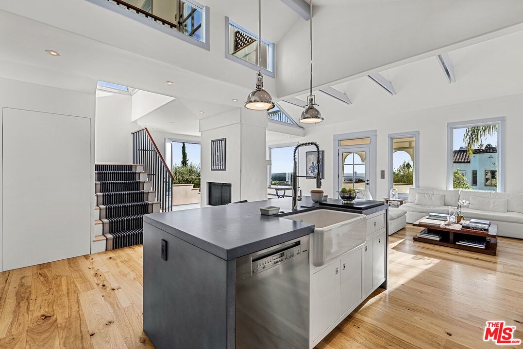 Los Angeles, California, 90068, United States, 3 Bedrooms Bedrooms, ,3 BathroomsBathrooms,Residential,For Sale,1794796