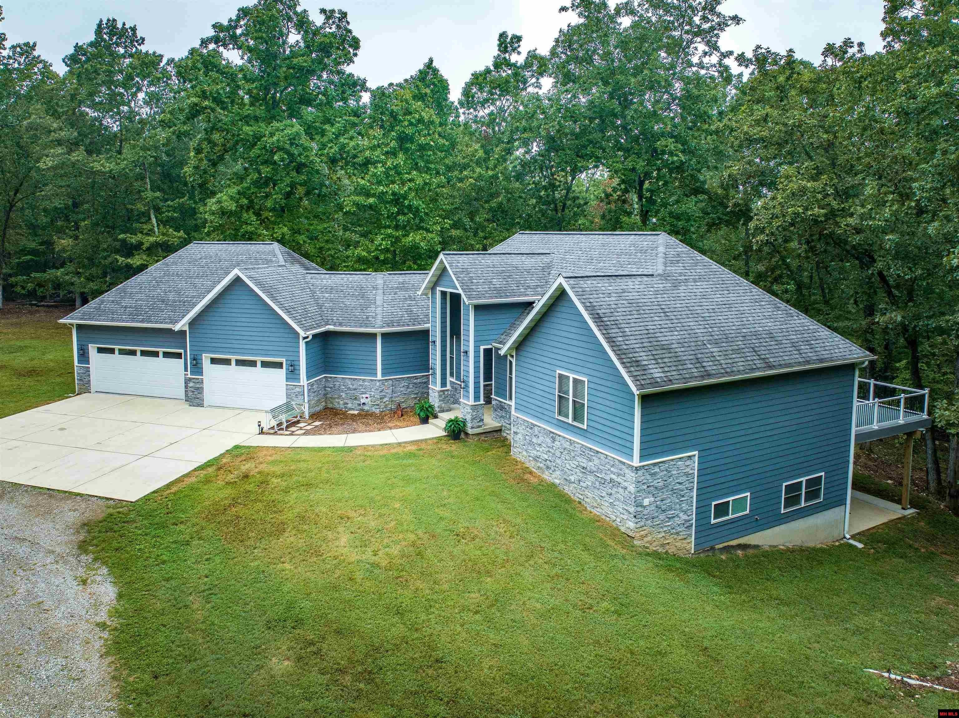 Mountain Home, Arkansas, 72653, United States, 3 Bedrooms Bedrooms, ,4 BathroomsBathrooms,Residential,For Sale,1935895