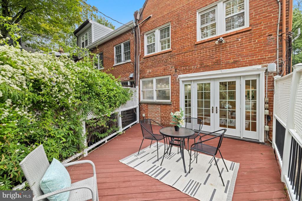 Washington, District of Columbia, 20007, United States, 4 Bedrooms Bedrooms, ,3 BathroomsBathrooms,Residential,For Sale,1975230