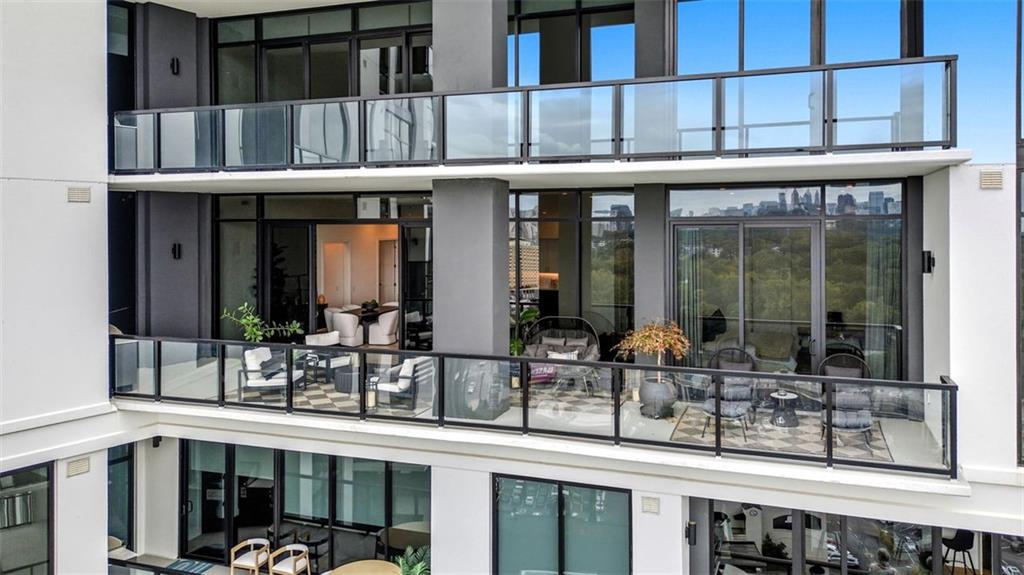 Atlanta, Georgia, 30305, United States, 2 Bedrooms Bedrooms, ,3 BathroomsBathrooms,Residential,For Sale,1979191