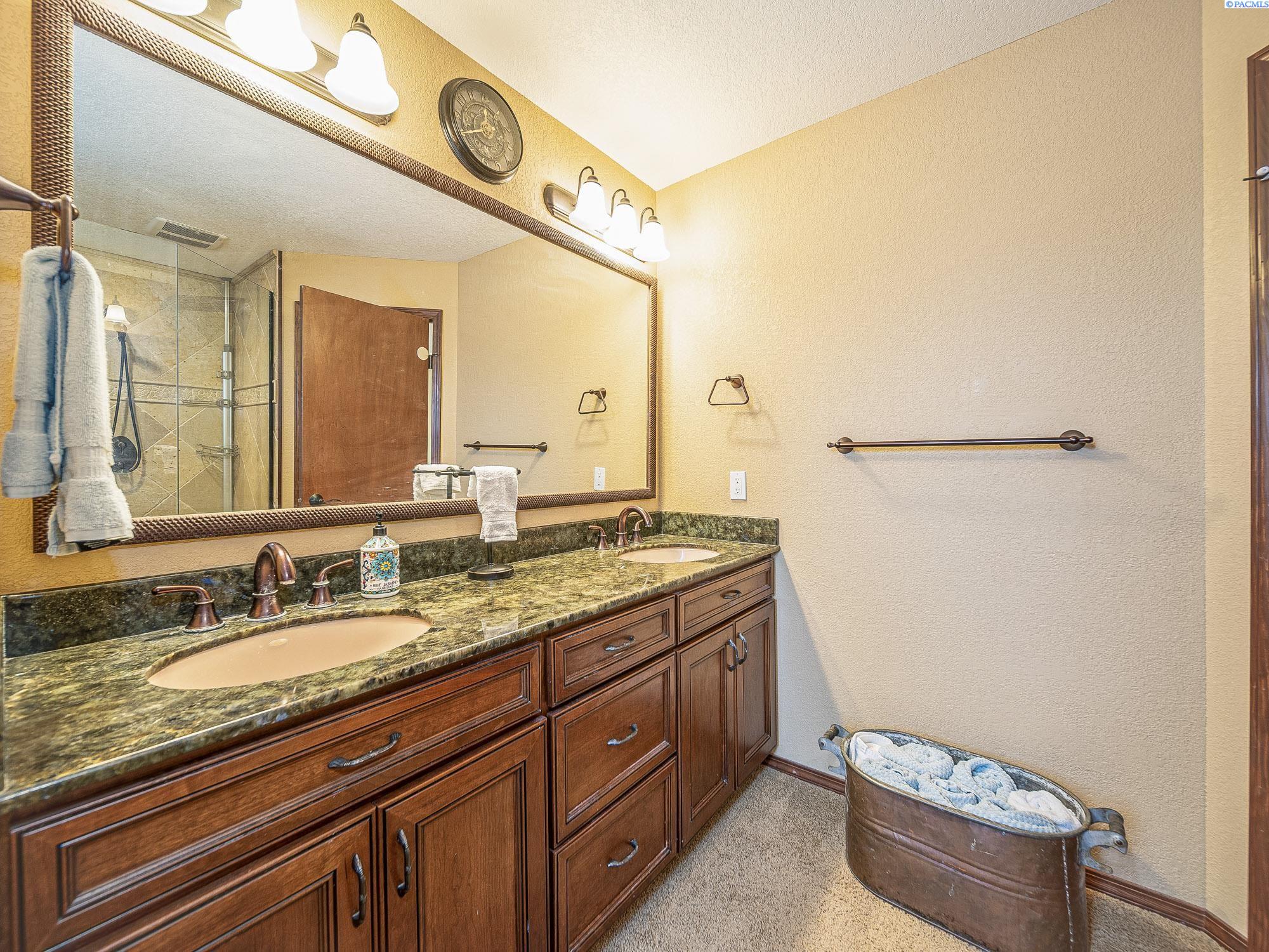 Yakima, Washington, 98908-0000, United States, 4 Bedrooms Bedrooms, ,2 BathroomsBathrooms,Residential,For Sale,1827891