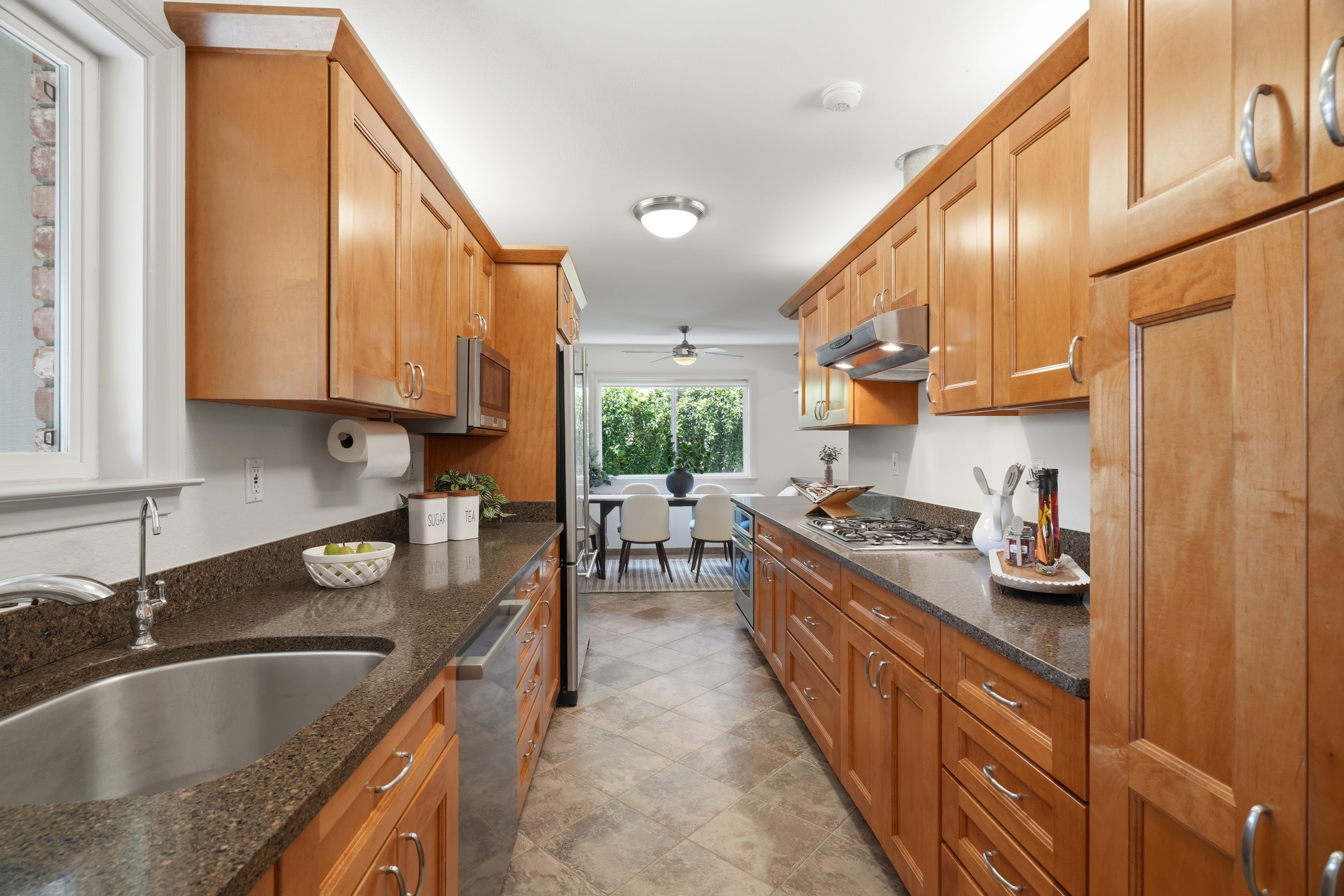 Private, Stylishly Updated Home in Prime Cambrian Location - 物件實景