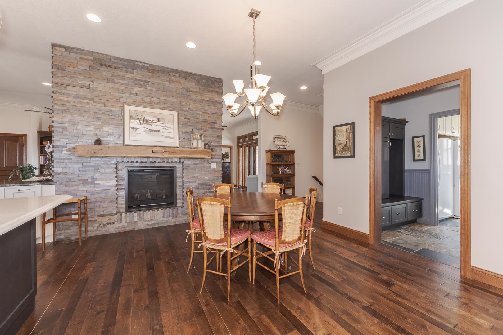 Hudson, Illinois, 61748, United States, 3 Bedrooms Bedrooms, ,5 BathroomsBathrooms,Residential,For Sale,1987913