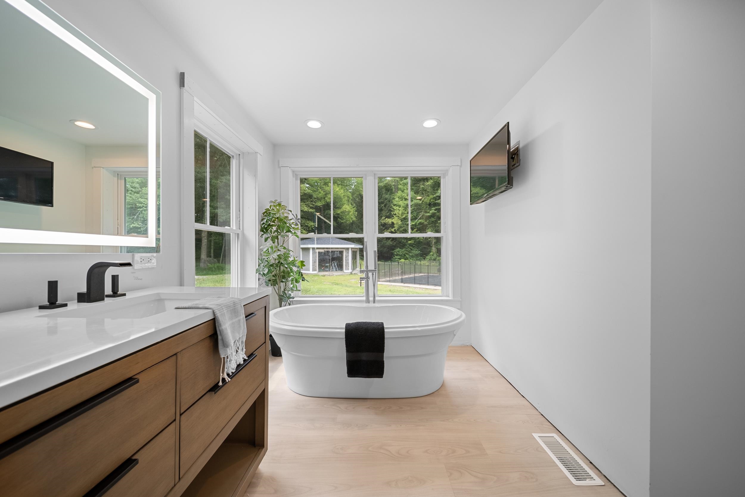Merrimack, New Hampshire, 03054, United States, 3 Bedrooms Bedrooms, ,Residential,For Sale,1911681