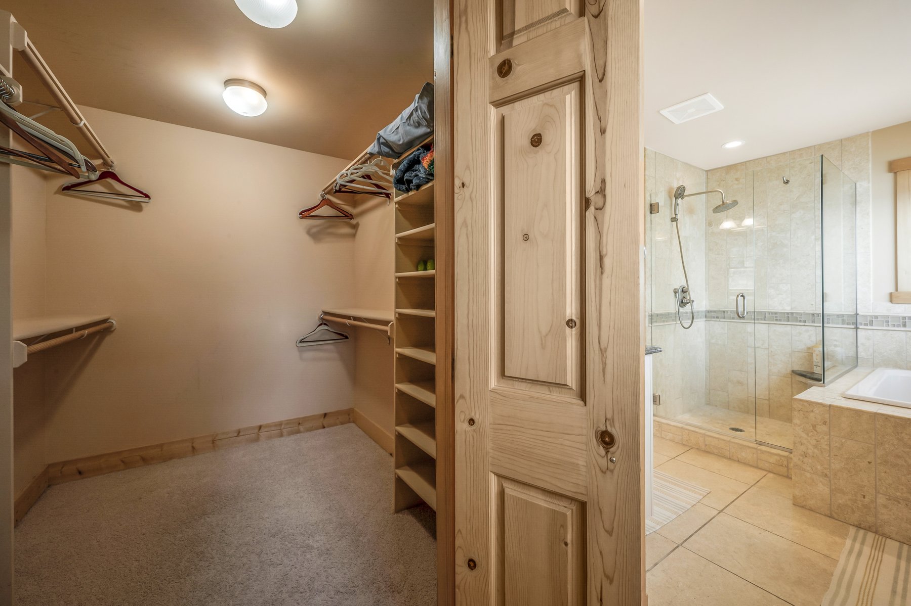 Sagle, Idaho, 83860, United States, 5 Bedrooms Bedrooms, ,6 BathroomsBathrooms,Residential,For Sale,1978919