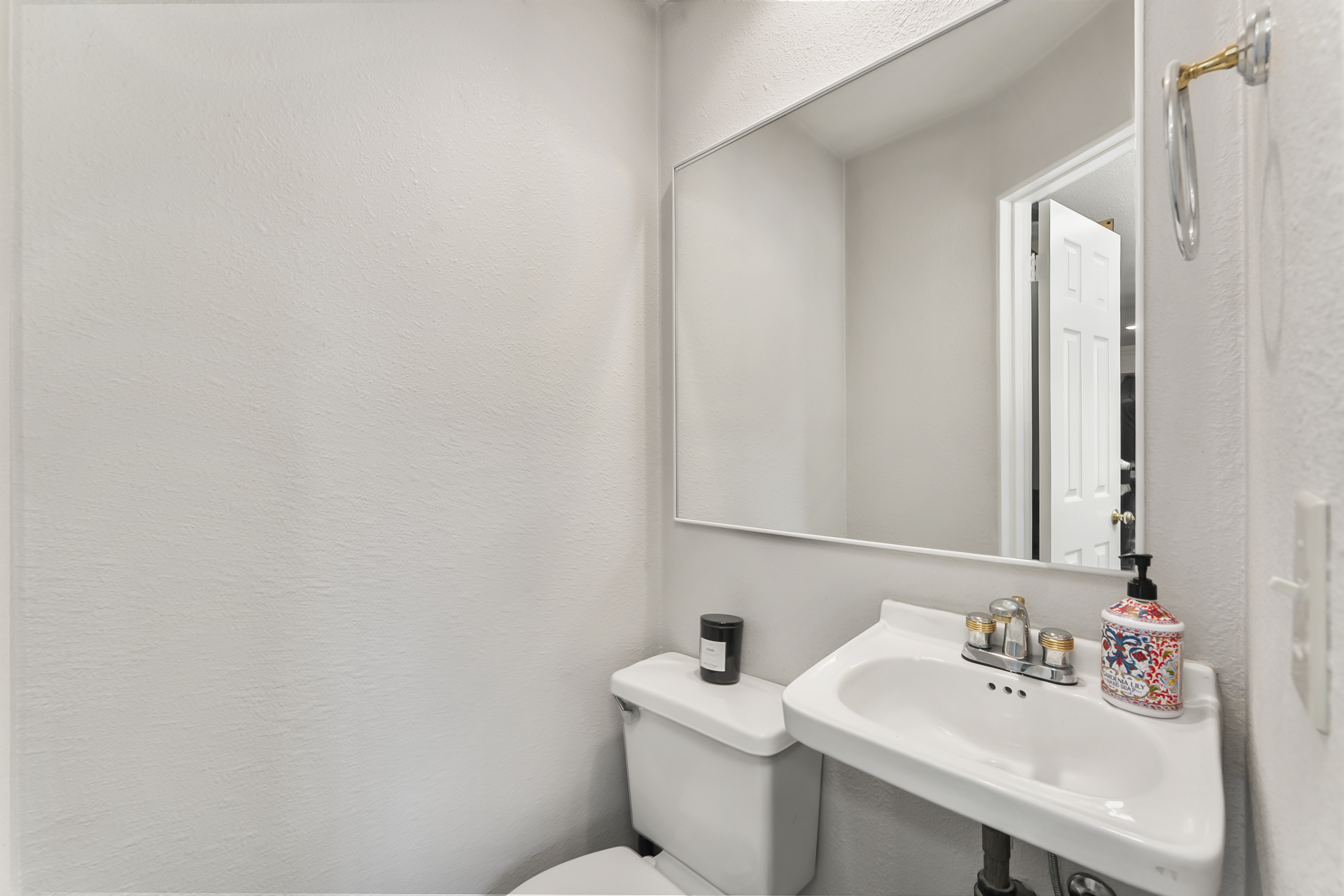  2230 Hillcrest Way, Carmichael, CA 95608 - 物件實景