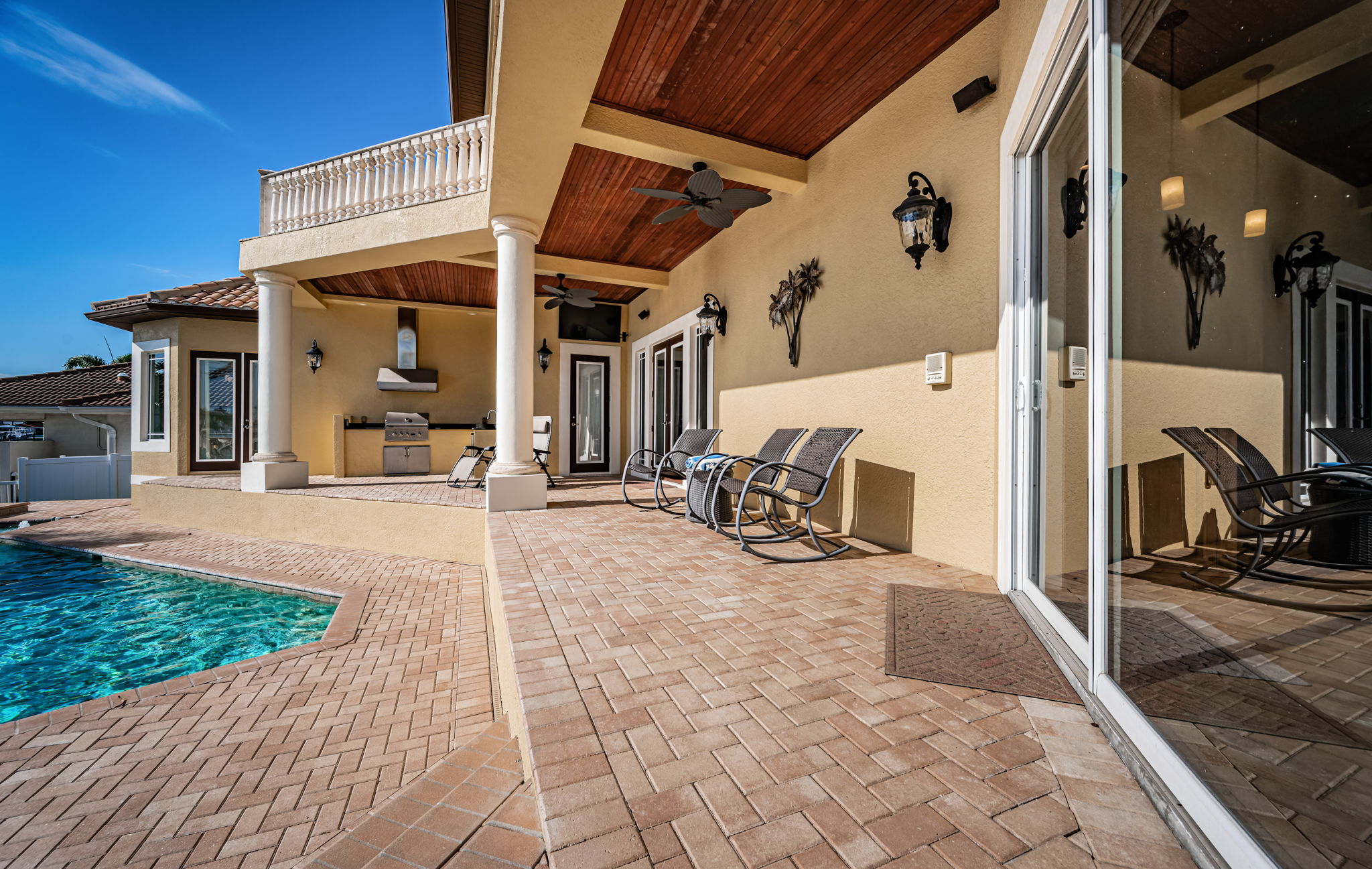 St Petersburg, Florida, 33707, United States, 5 Bedrooms Bedrooms, ,5 BathroomsBathrooms,Residential,For Sale,2006025