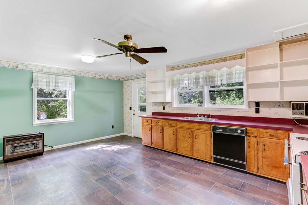 Blairsville, Georgia, 30512, United States, 4 Bedrooms Bedrooms, ,3 BathroomsBathrooms,Residential,For Sale,1930011