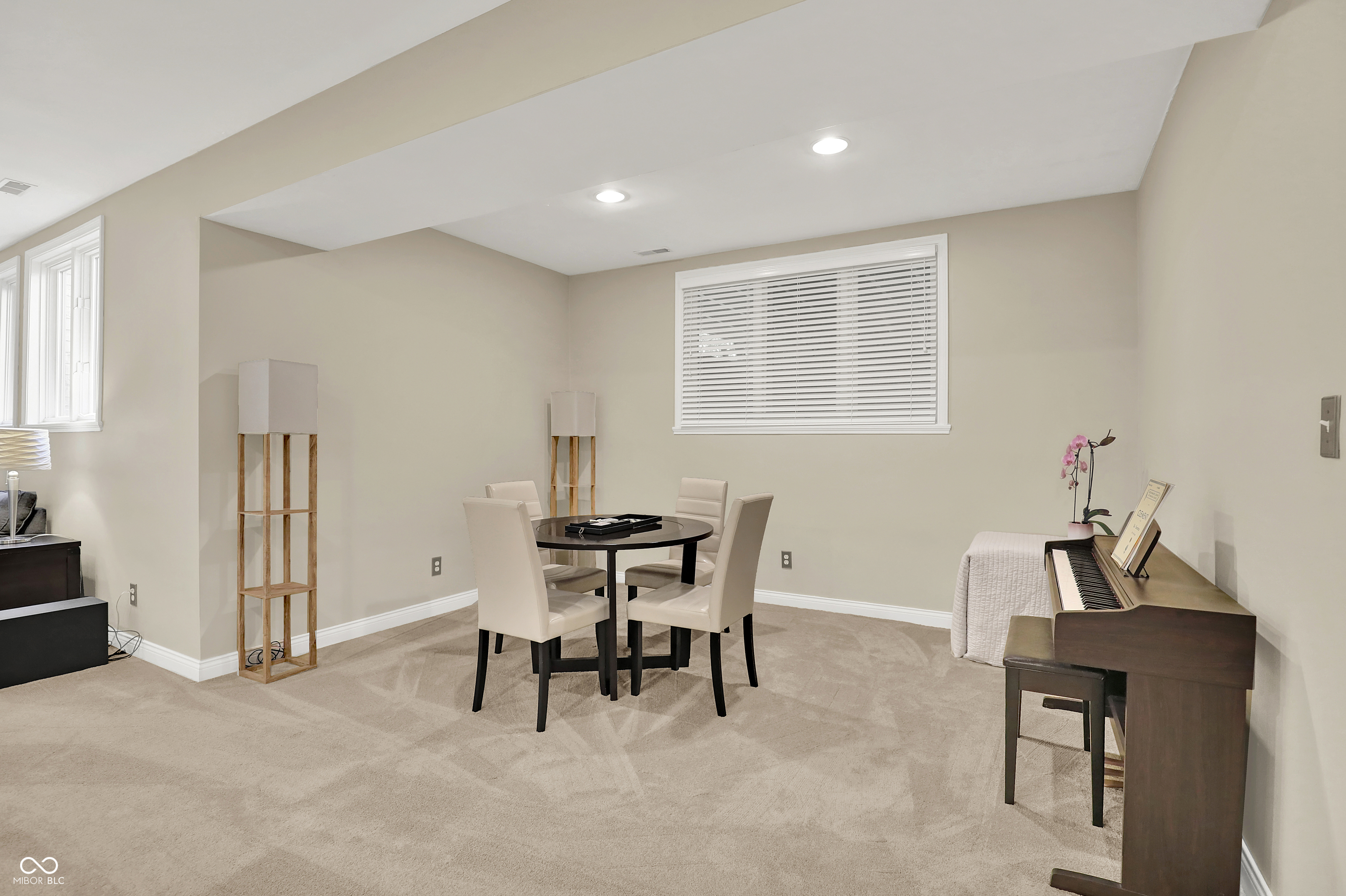 Zionsville, Indiana, 46077, United States, 5 Bedrooms Bedrooms, ,5 BathroomsBathrooms,Residential,For Sale,1978641