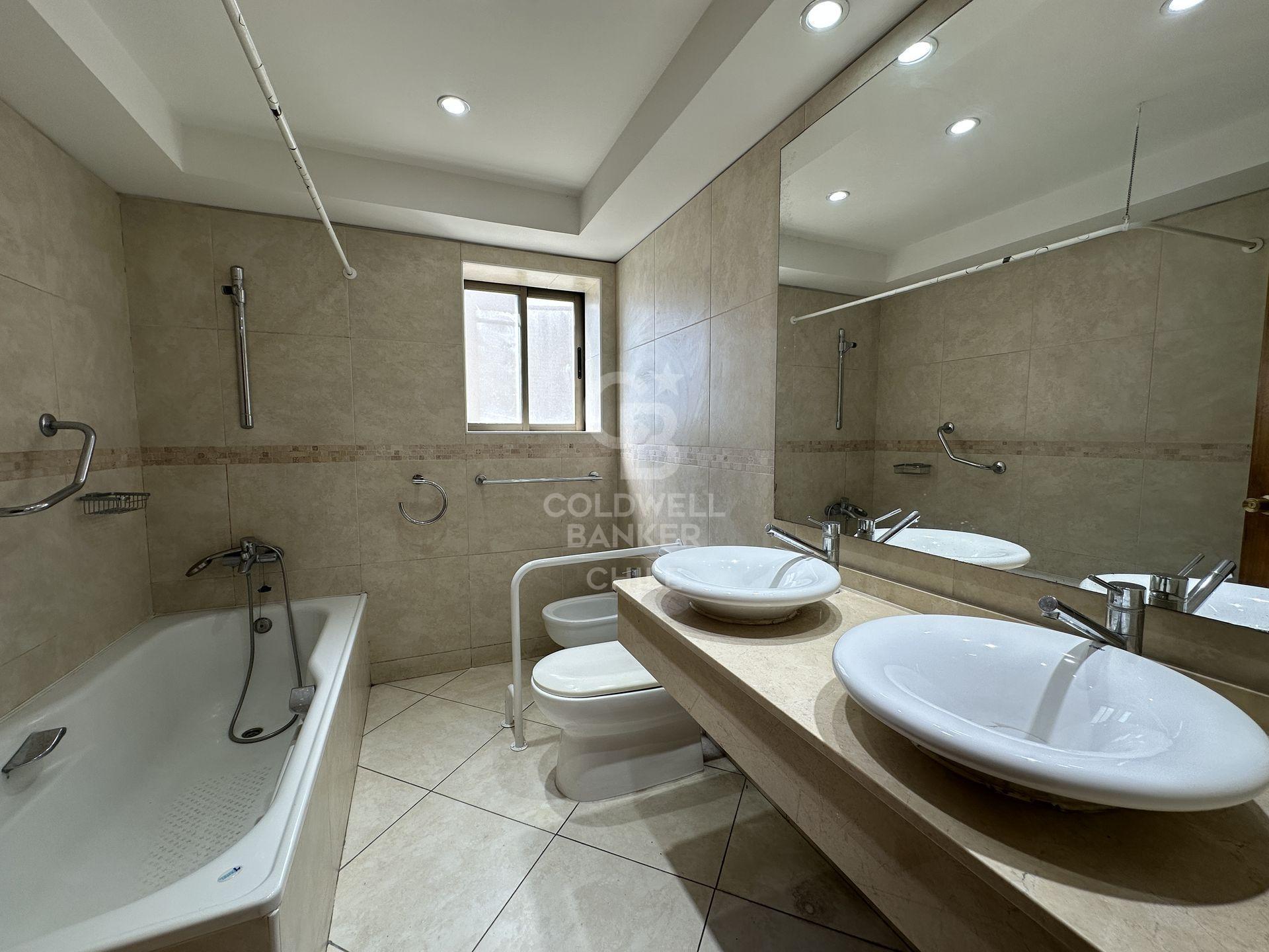 Viña Del Mar, Chile, 4 Bedrooms Bedrooms, ,4 BathroomsBathrooms,Residential,For Sale,1954964