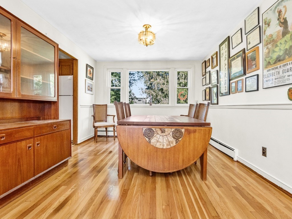 Waltham, Massachusetts, 02452, United States, 4 Bedrooms Bedrooms, ,2 BathroomsBathrooms,Residential,For Sale,1939340