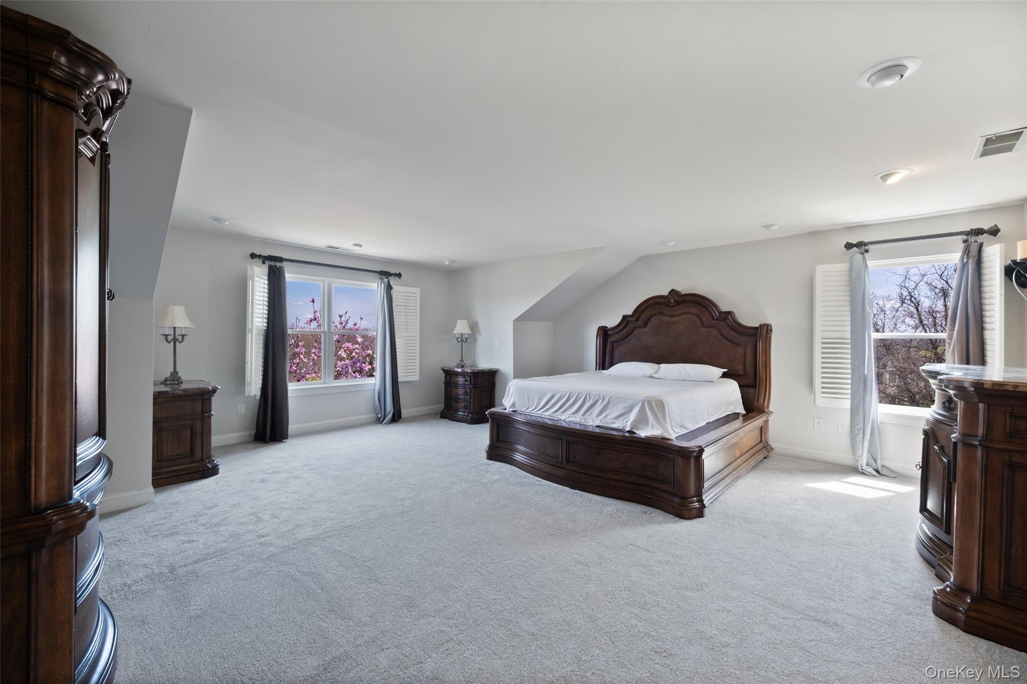 Poughkeepsie, New York, 12603, United States, 4 Bedrooms Bedrooms, ,5 BathroomsBathrooms,Residential,For Sale,1916939