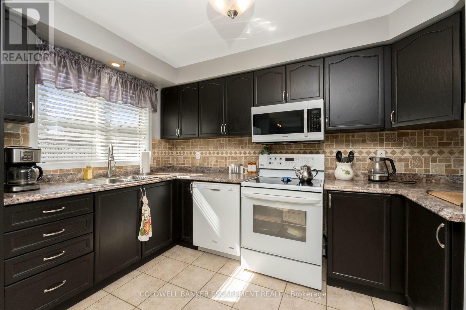 MILTON (CL CLARKE), Ontario, L9T 5K1, CA, 3 Bedrooms Bedrooms, ,3 BathroomsBathrooms,Residential,For Sale,1837100