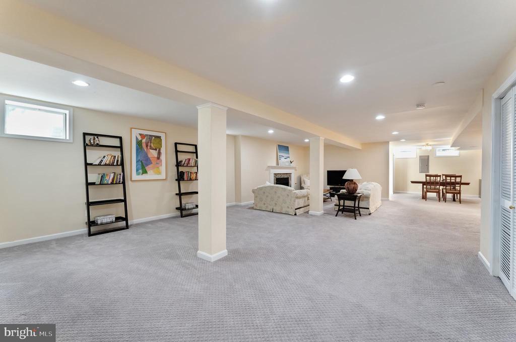 Herndon, Virginia, 20171, United States, 4 Bedrooms Bedrooms, ,5 BathroomsBathrooms,Residential,For Sale,1974486