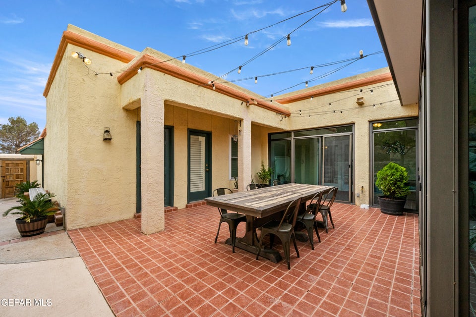 El Paso, Texas, 79912, United States, 4 Bedrooms Bedrooms, ,2 BathroomsBathrooms,Residential,For Sale,1921658