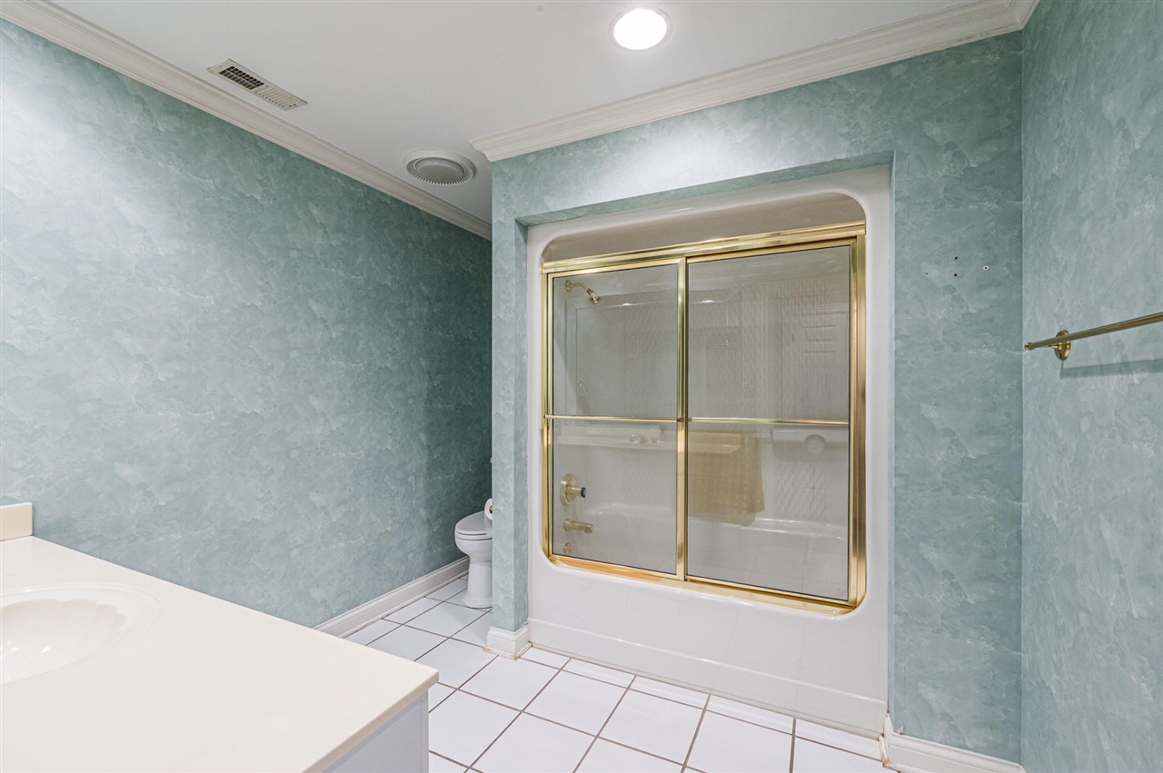 Bowling Green, Kentucky, 42103, United States, 4 Bedrooms Bedrooms, ,4 BathroomsBathrooms,Residential,For Sale,1868382