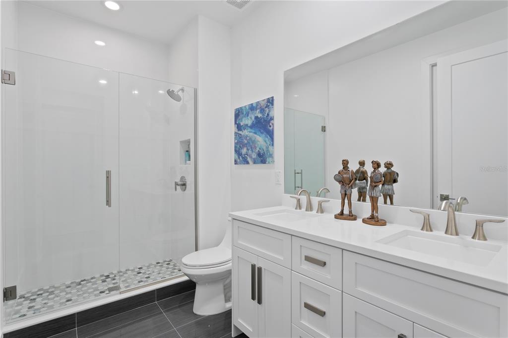 Tampa, Florida, 33606, United States, 4 Bedrooms Bedrooms, ,3 BathroomsBathrooms,Residential,For Sale,1998120