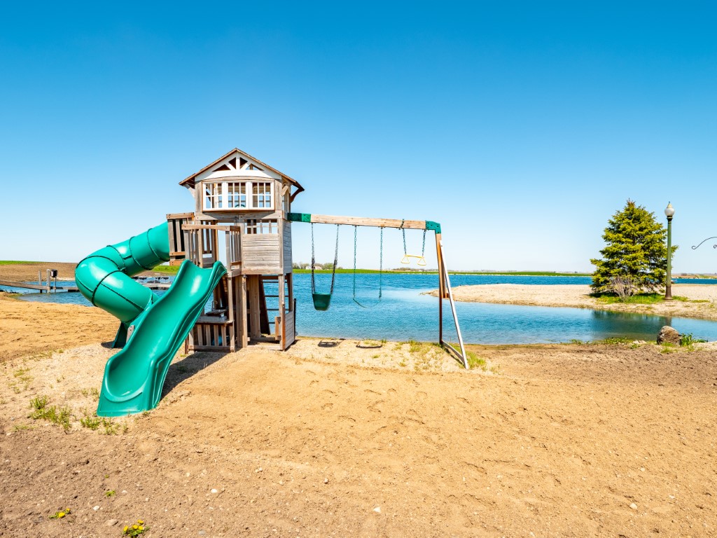 Sheffield, Iowa, 50475, United States, 3 Bedrooms Bedrooms, ,2 BathroomsBathrooms,Residential,For Sale,1976562