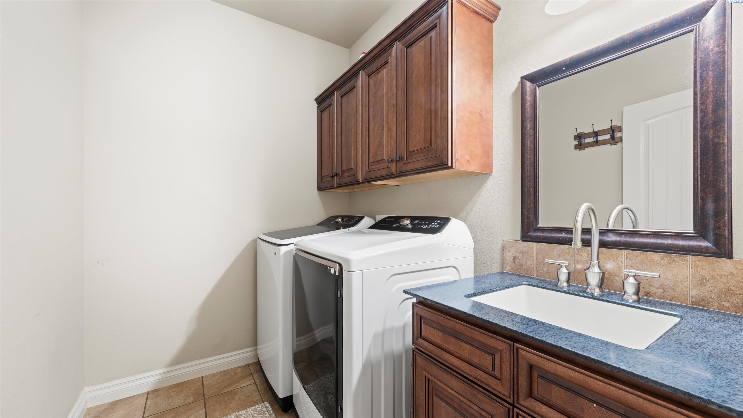 Kennewick, Washington, 99337, United States, 3 Bedrooms Bedrooms, ,2 BathroomsBathrooms,Residential,For Sale,1941817